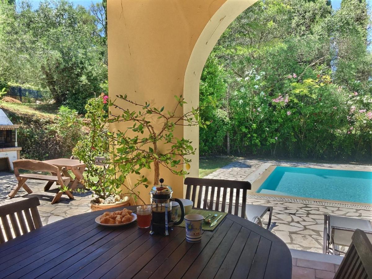 Gastouri Villa Pascalia With Heated Pool In October And Views Achílleion Eksteriør billede
