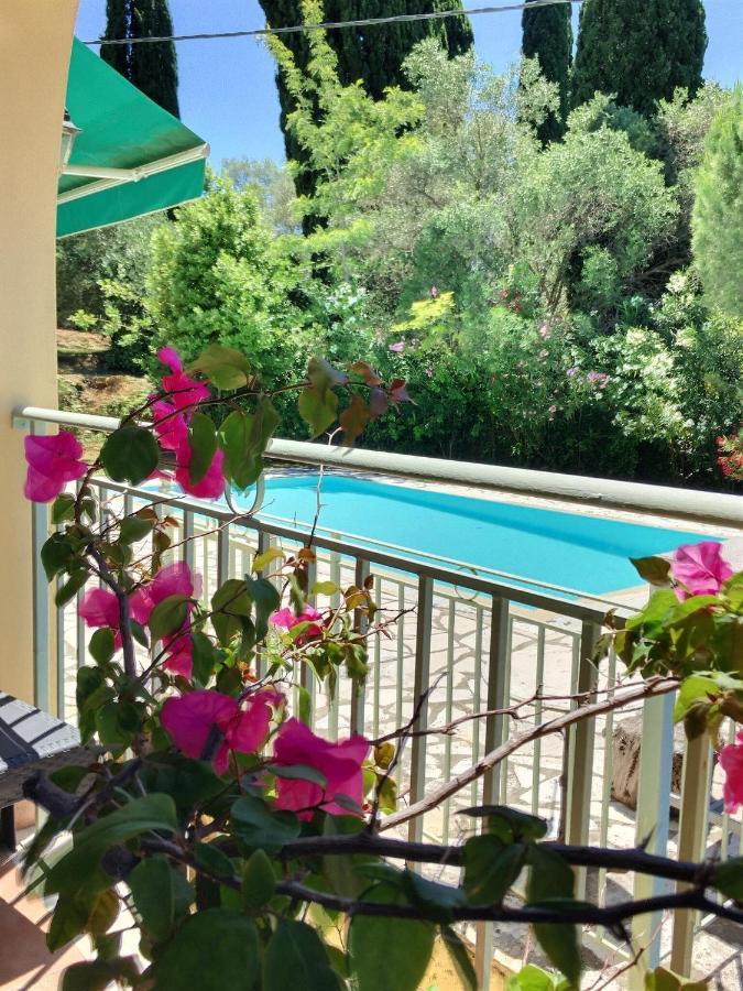 Gastouri Villa Pascalia With Heated Pool In October And Views Achílleion Eksteriør billede