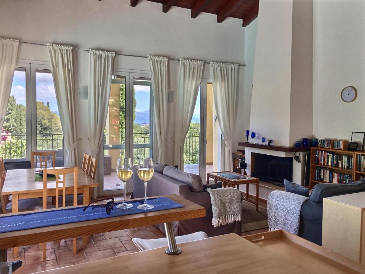 Gastouri Villa Pascalia With Heated Pool In October And Views Achílleion Eksteriør billede