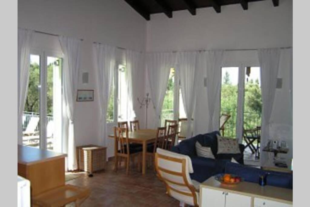 Gastouri Villa Pascalia With Heated Pool In October And Views Achílleion Eksteriør billede