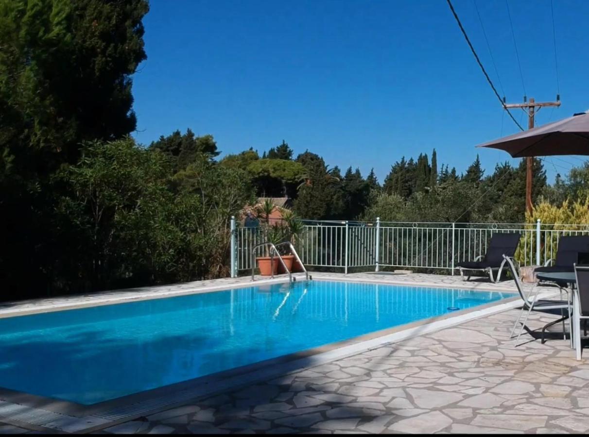 Gastouri Villa Pascalia With Heated Pool In October And Views Achílleion Eksteriør billede