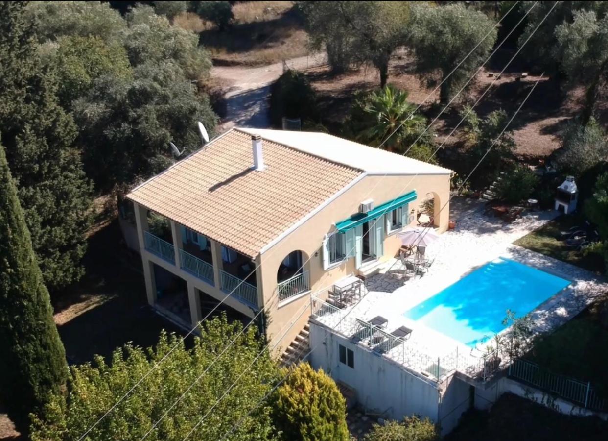 Gastouri Villa Pascalia With Heated Pool In October And Views Achílleion Eksteriør billede